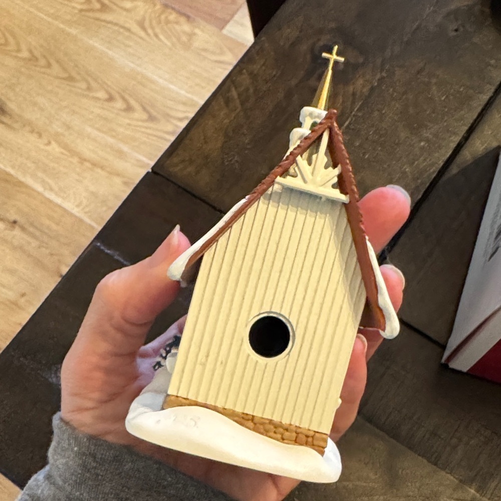 Hallmark Colonial Church Ornament - Red and White Collectors 1999 - Picture 10 of 12